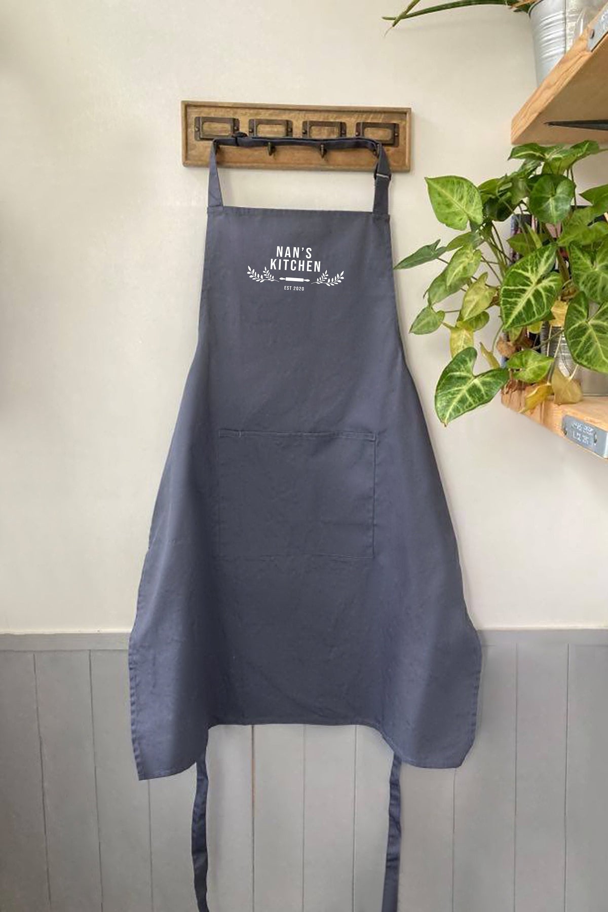 Premium Nan's Kitchen Apron with Pockets, Printed with Personalised date - Nan, Mum, Mothers Day / Birthday Gift UK - FREE Uk Postage