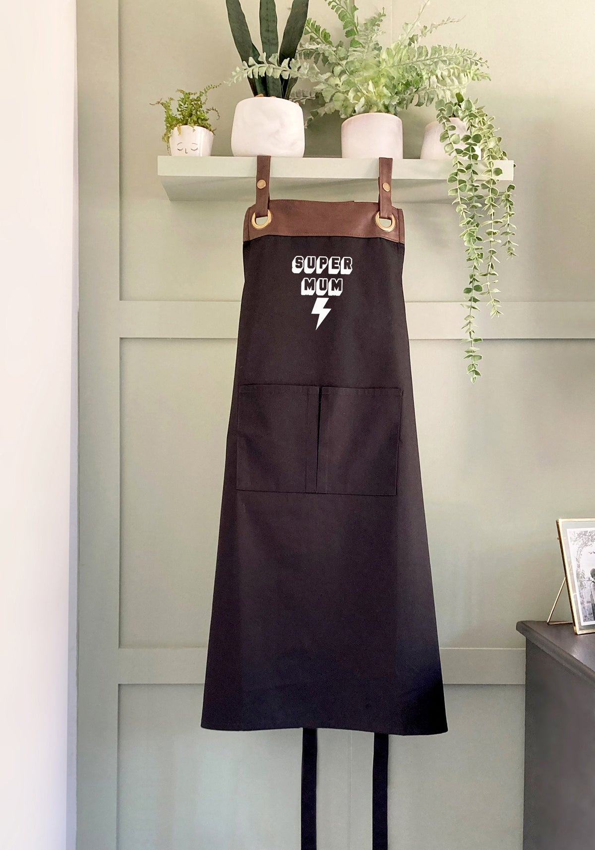 Premium Faux Leather Trim Super Mum Apron with Pockets, Personalised - Mum, Wife, Grandma,Mothers Day / Birthday gift UK - FREE Uk Postage