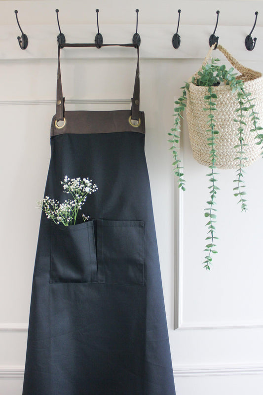 Personalised Gardening Apron, with Greenhouse design. Mother's Day, Birthday, Anniversary, Celebration gift. UK -FREE Uk Postage
